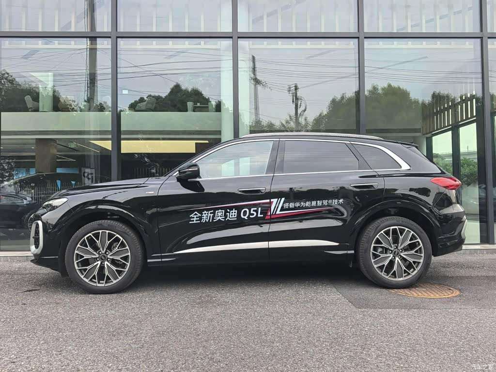 Audi Q5L, 2025 2