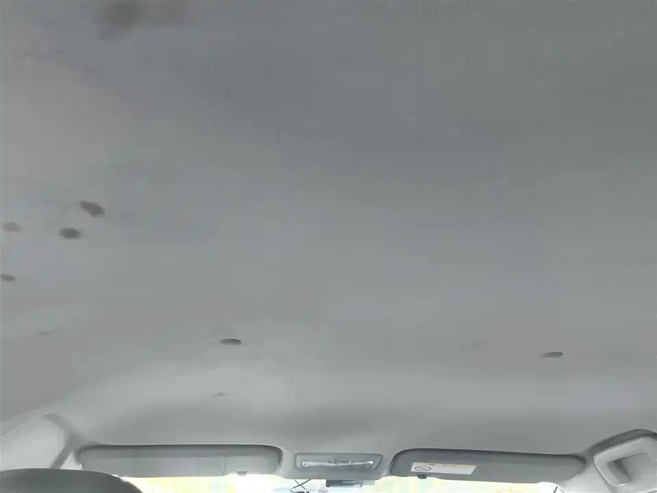 Toyota YARiS L to enjoy