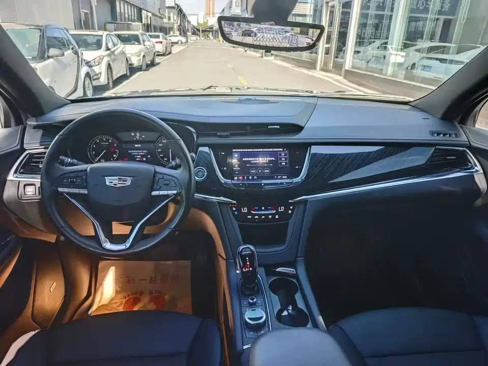 Cadillac XT6