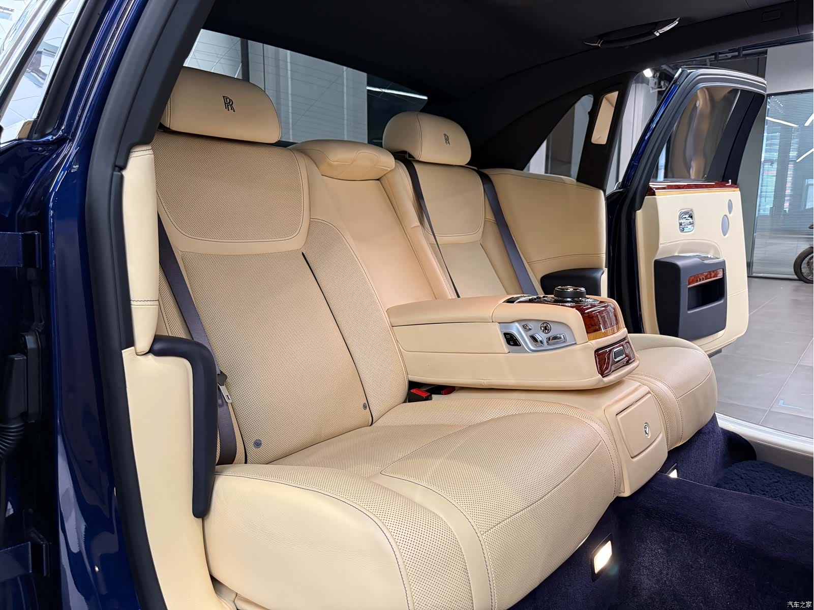 Rolls-Royce Ghost, 2016 15