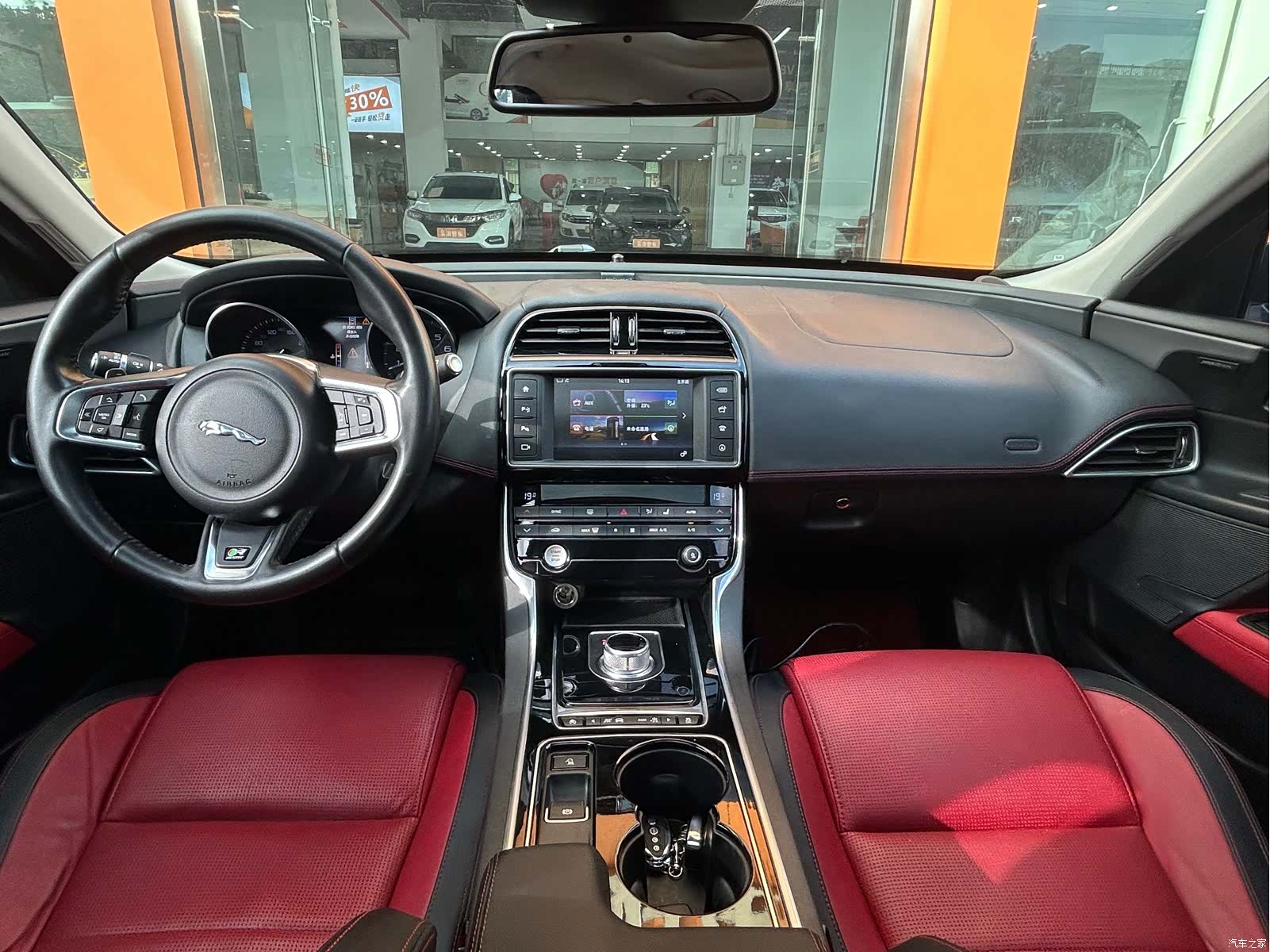 Jaguar XE, 2016 14