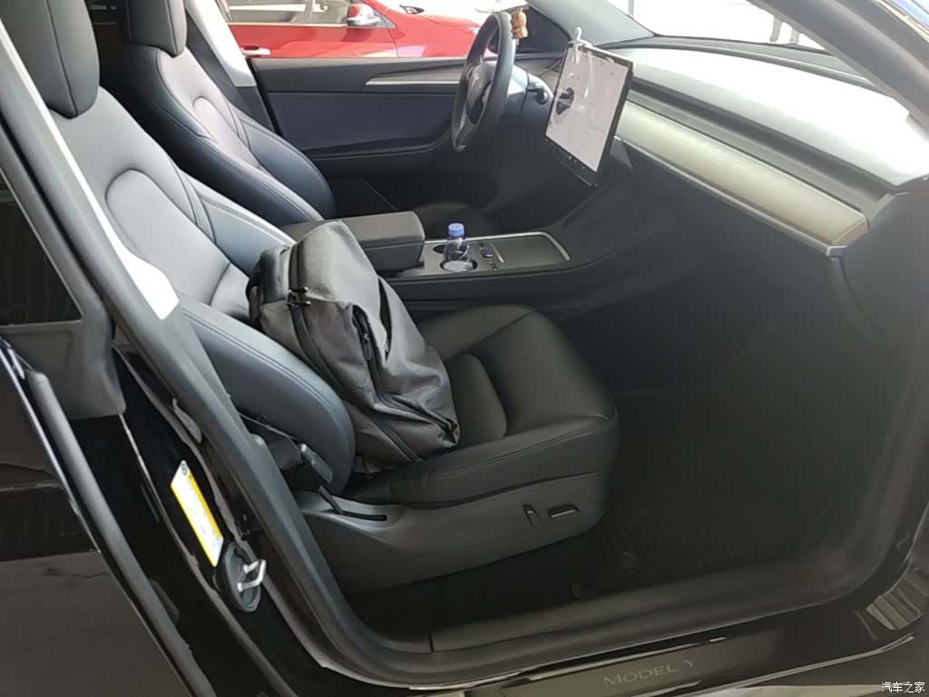 Tesla Model Y, 2023 19