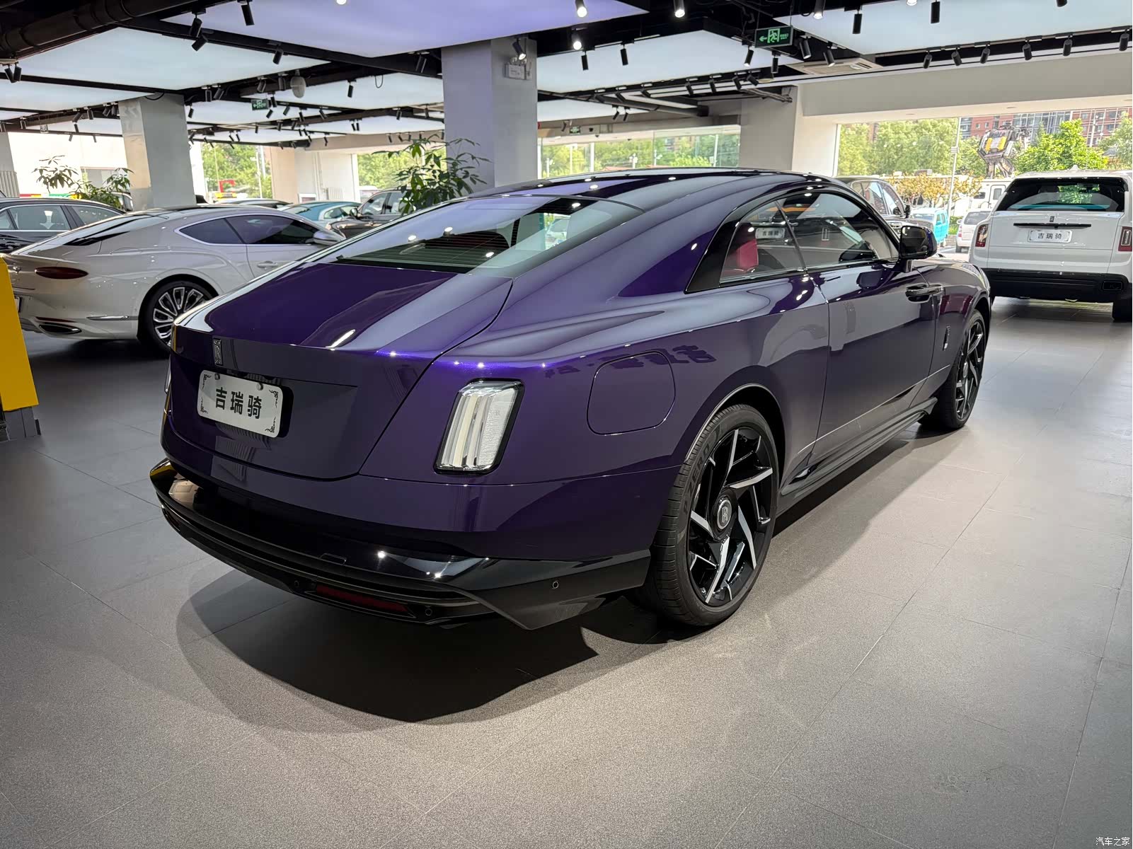 Rolls-Royce Spectre, 2025 6