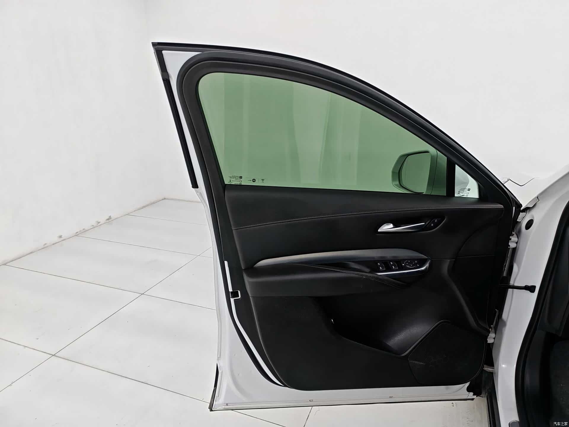Cadillac XT4, 2021 10