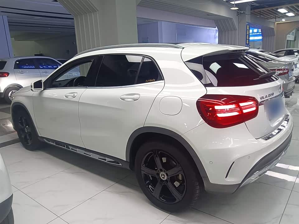 Mercedes-Benz GLA