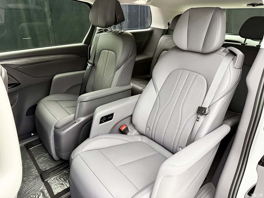 Buick GL8, 2025 6