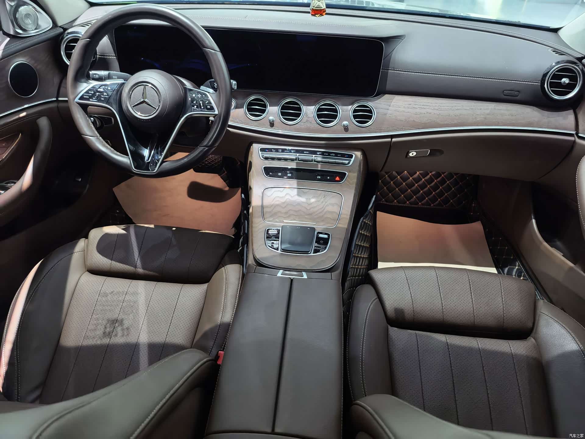 Mercedes-Benz E-Class, 2023 11