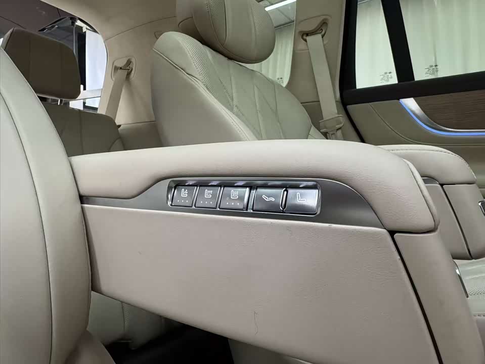 AITO Ask the world M9