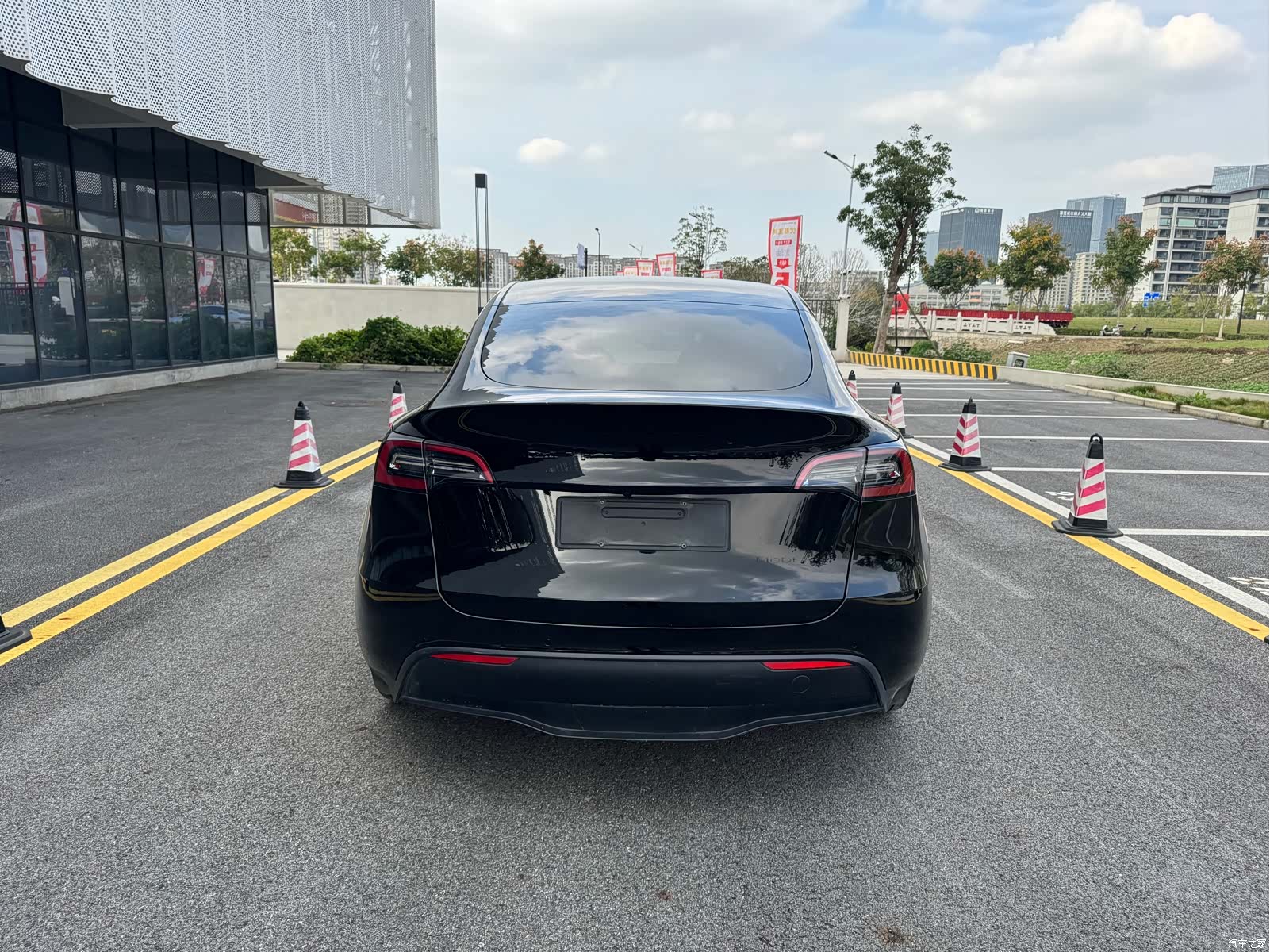 Tesla Model Y, 2021 все фото