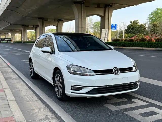 Volkswagen Golf 2018 — купить из Китая под заказ