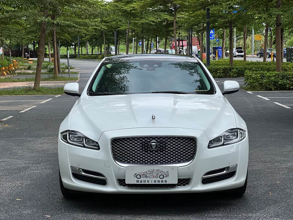 Jaguar XJ