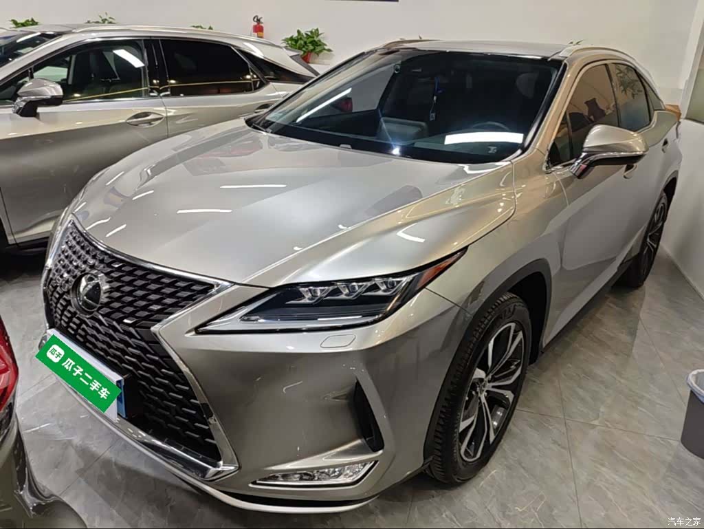 Lexus RX, 2021 1