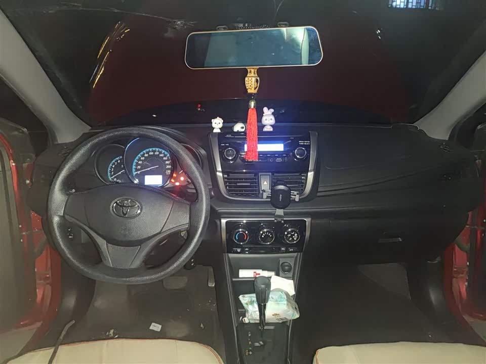 Toyota YARiS L to enjoy