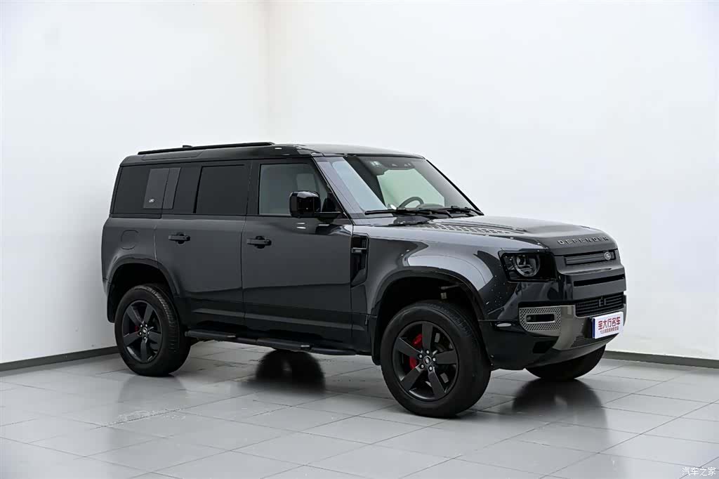 Land Rover Defender, 2024 4