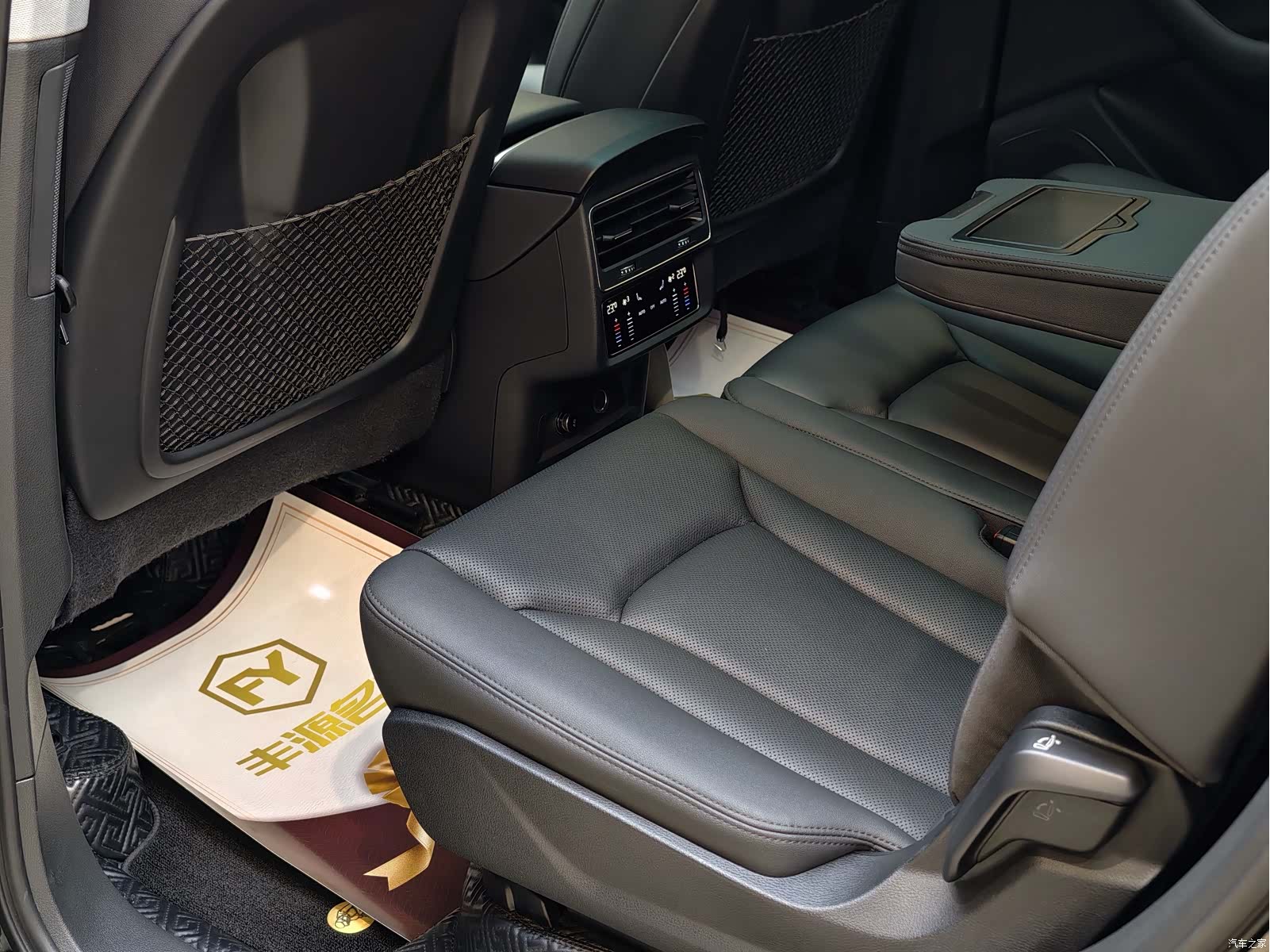 Audi Q7, 2021 11