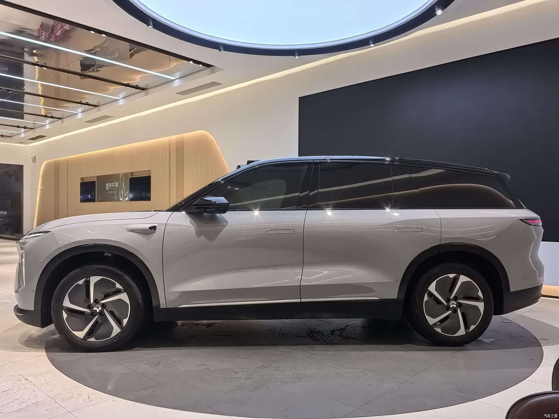 NIO ES8, 2024 7