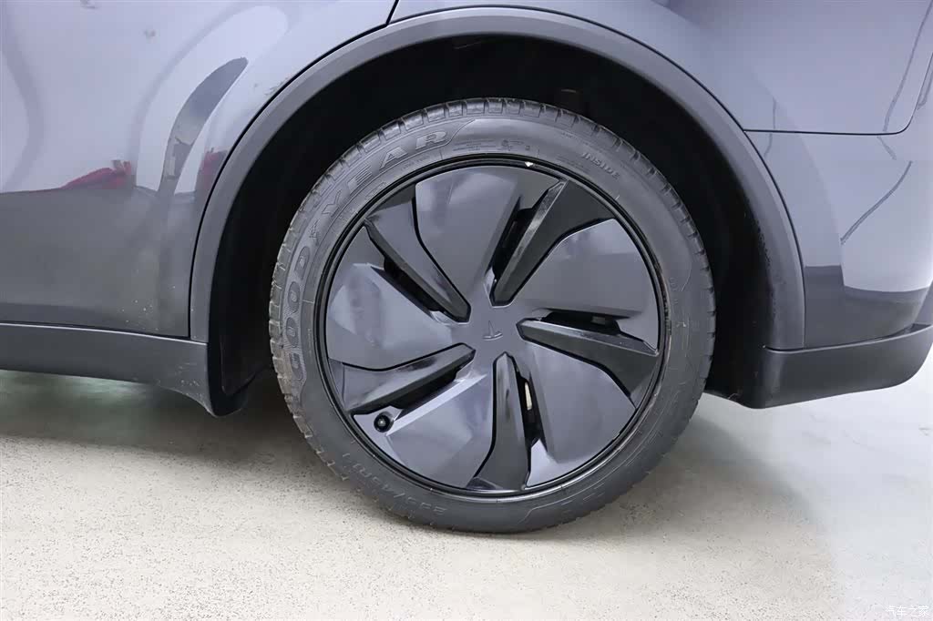 Tesla Model Y, 2025 30