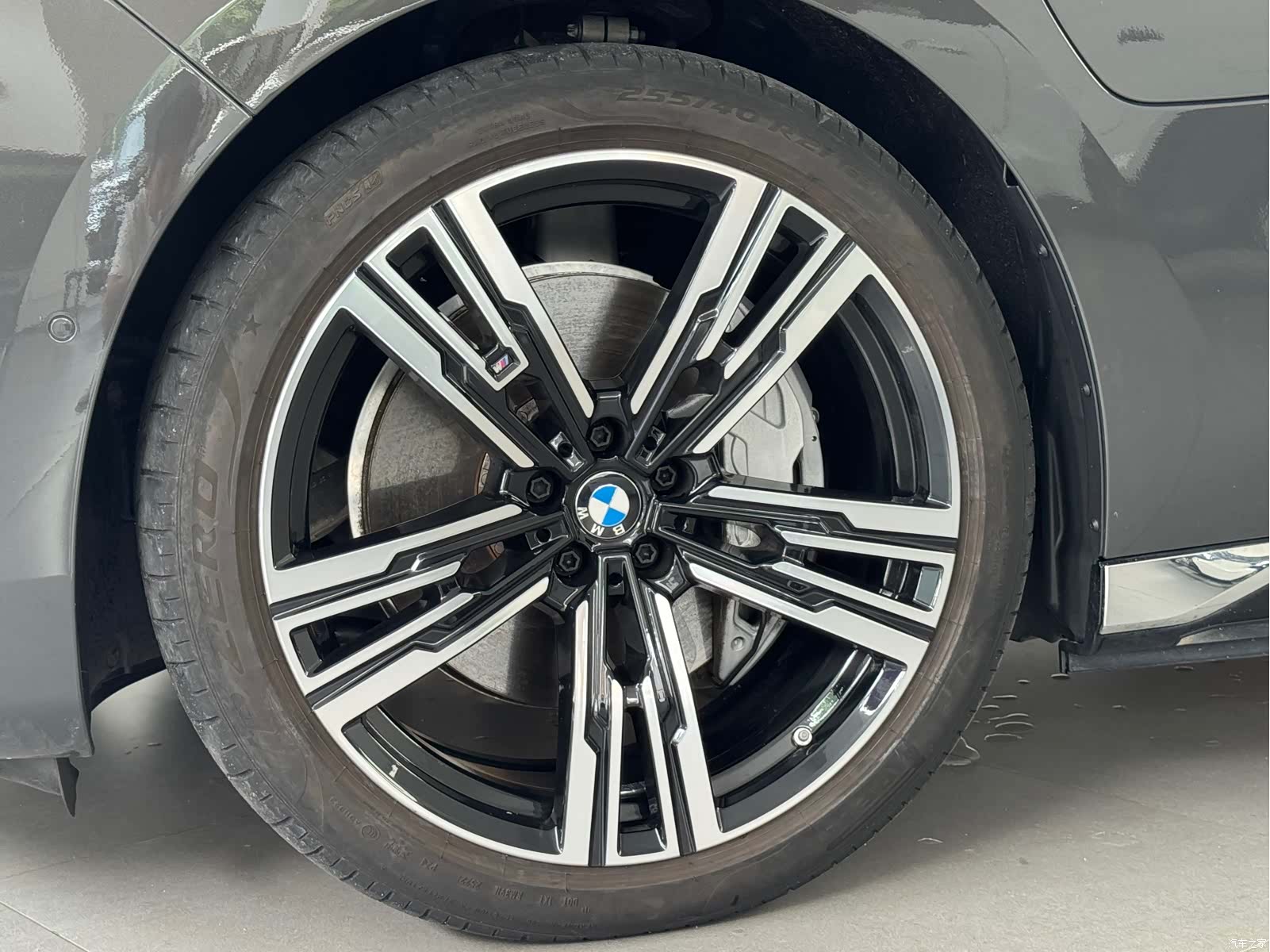 BMW i7, 2024 10