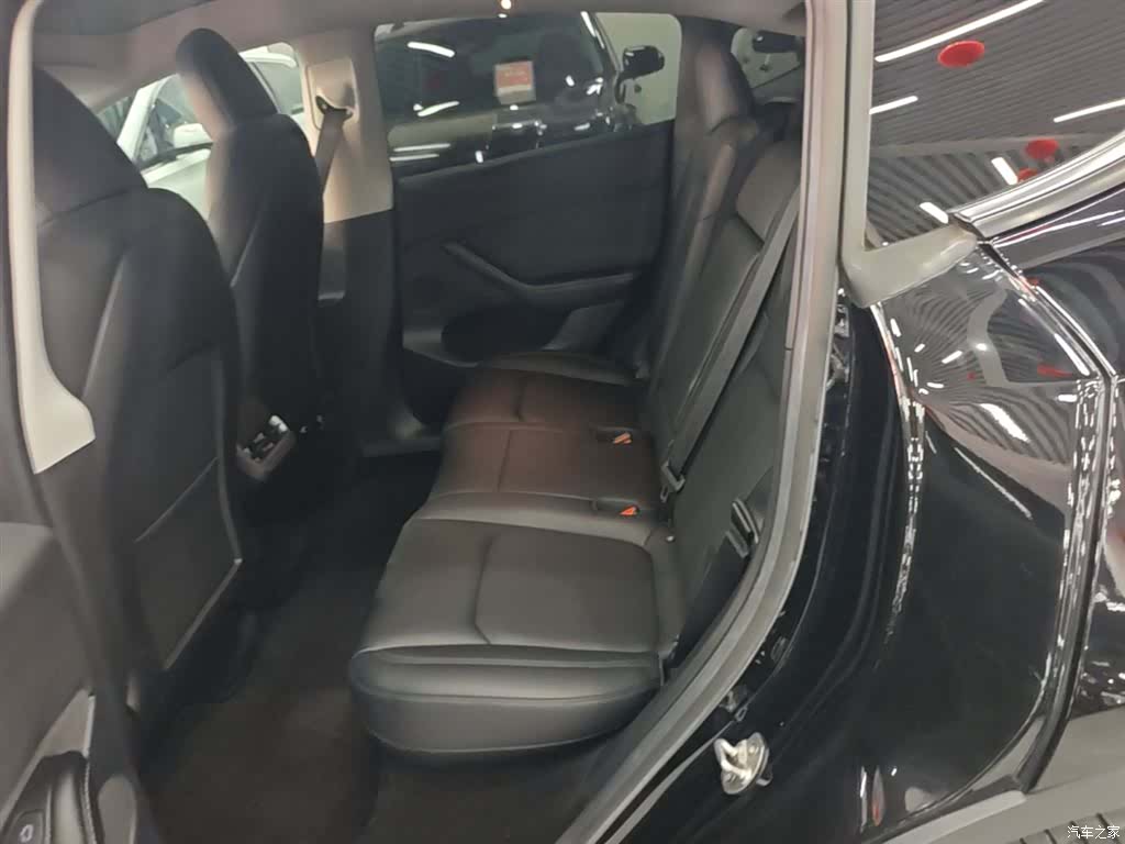 Tesla Model Y, 2023 17