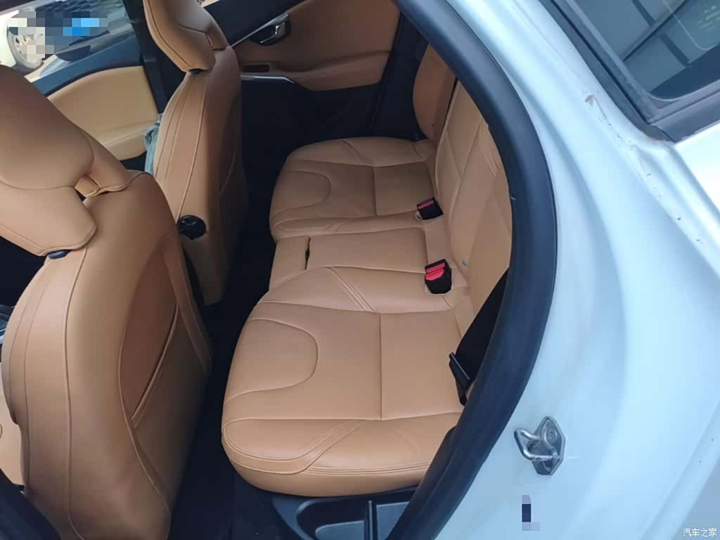 Volvo V40, 2019 24