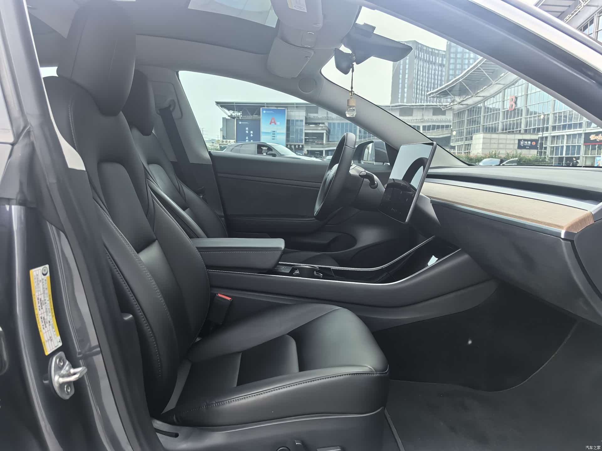 Tesla Model 3, 2020 13