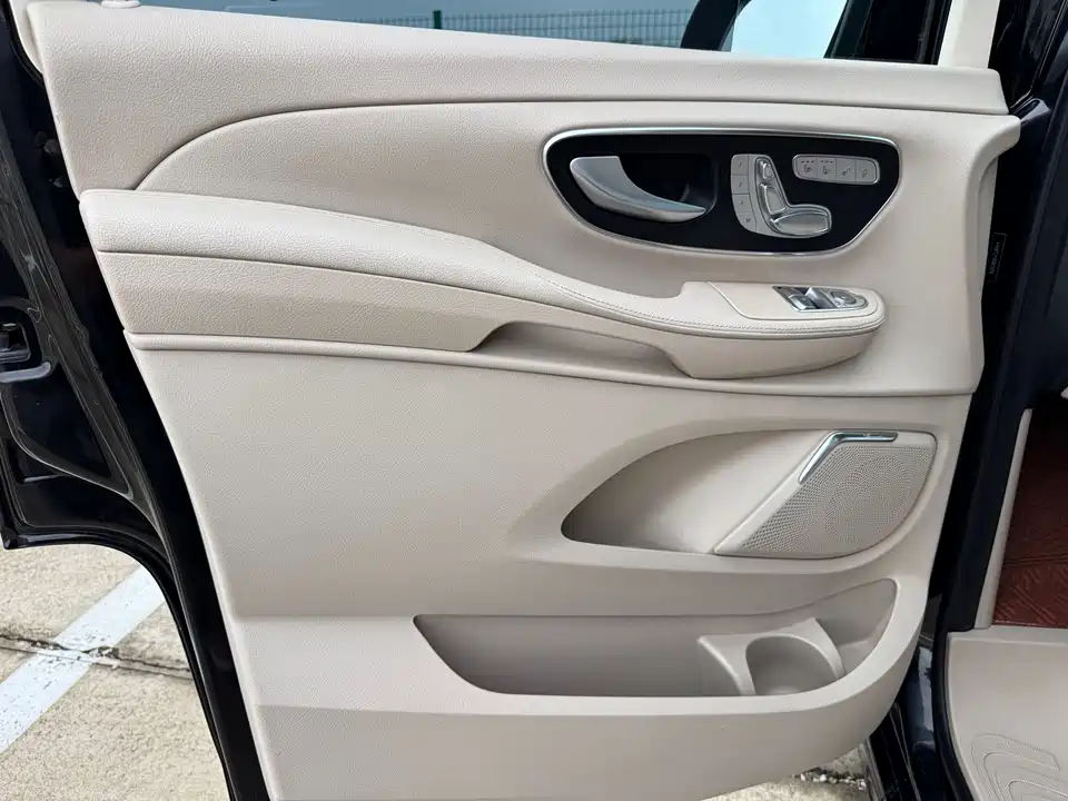 Mercedes-Benz V-class