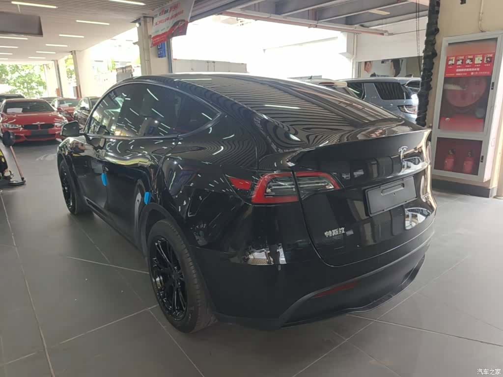 Tesla Model Y, 2023 все фото