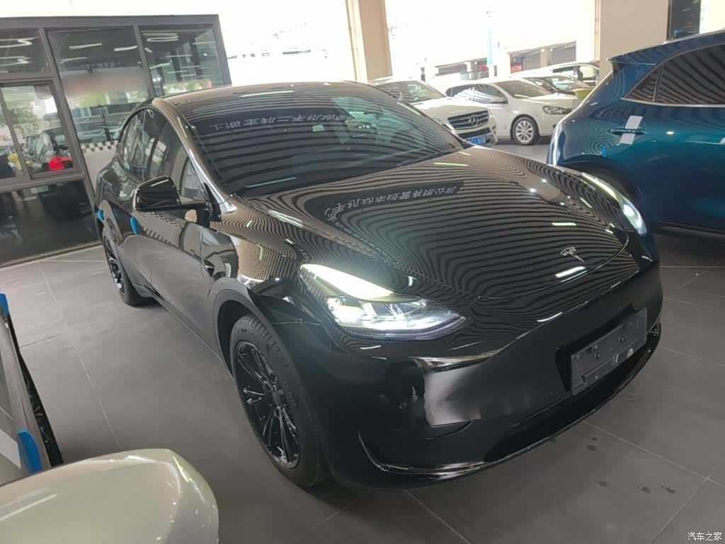 Tesla Model Y, 2023 4