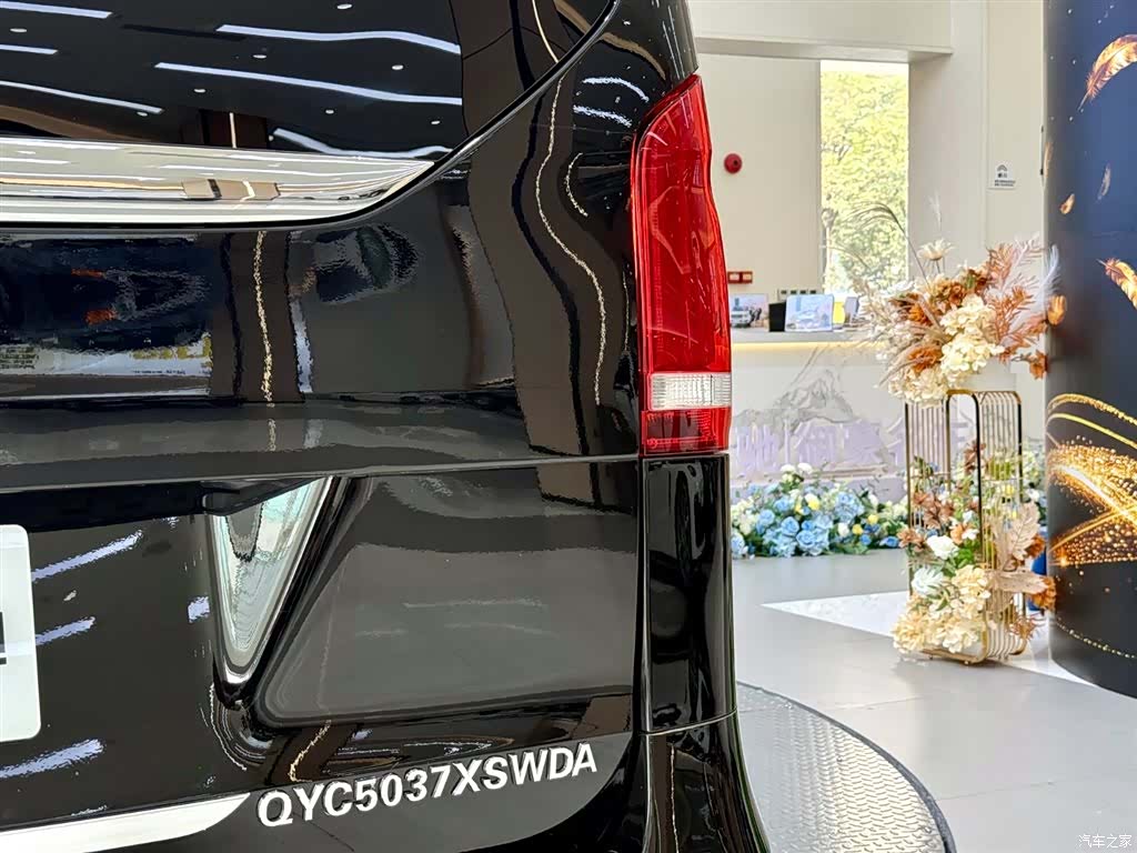 Mercedes-Benz V-Class, 2024 8