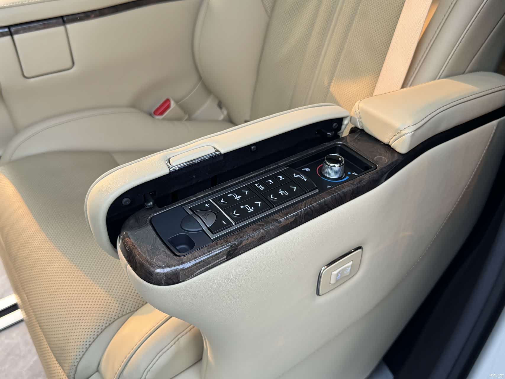 Toyota Vellfire, 2022 12