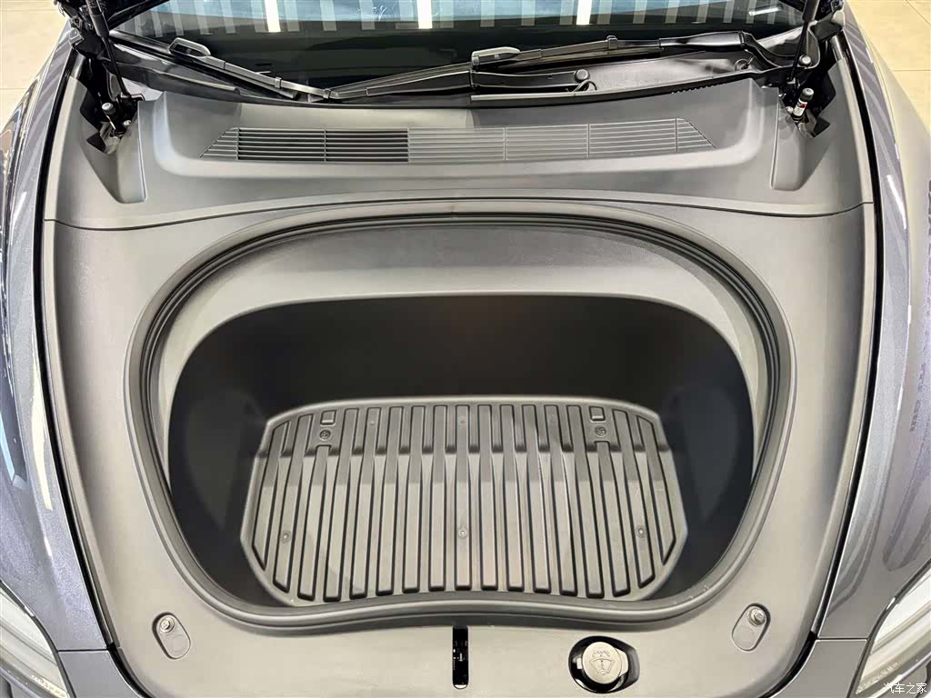 Tesla Model 3, 2024 11