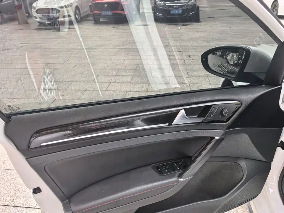 Volkswagen Golf GTI