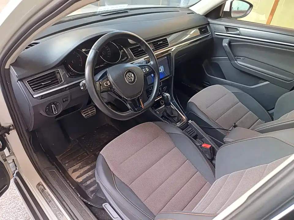 Volkswagen C-TREK Wei Collar