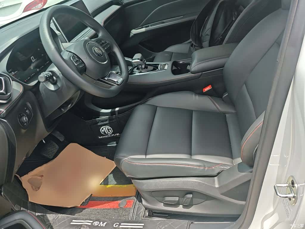 MG MG5, 2025 15