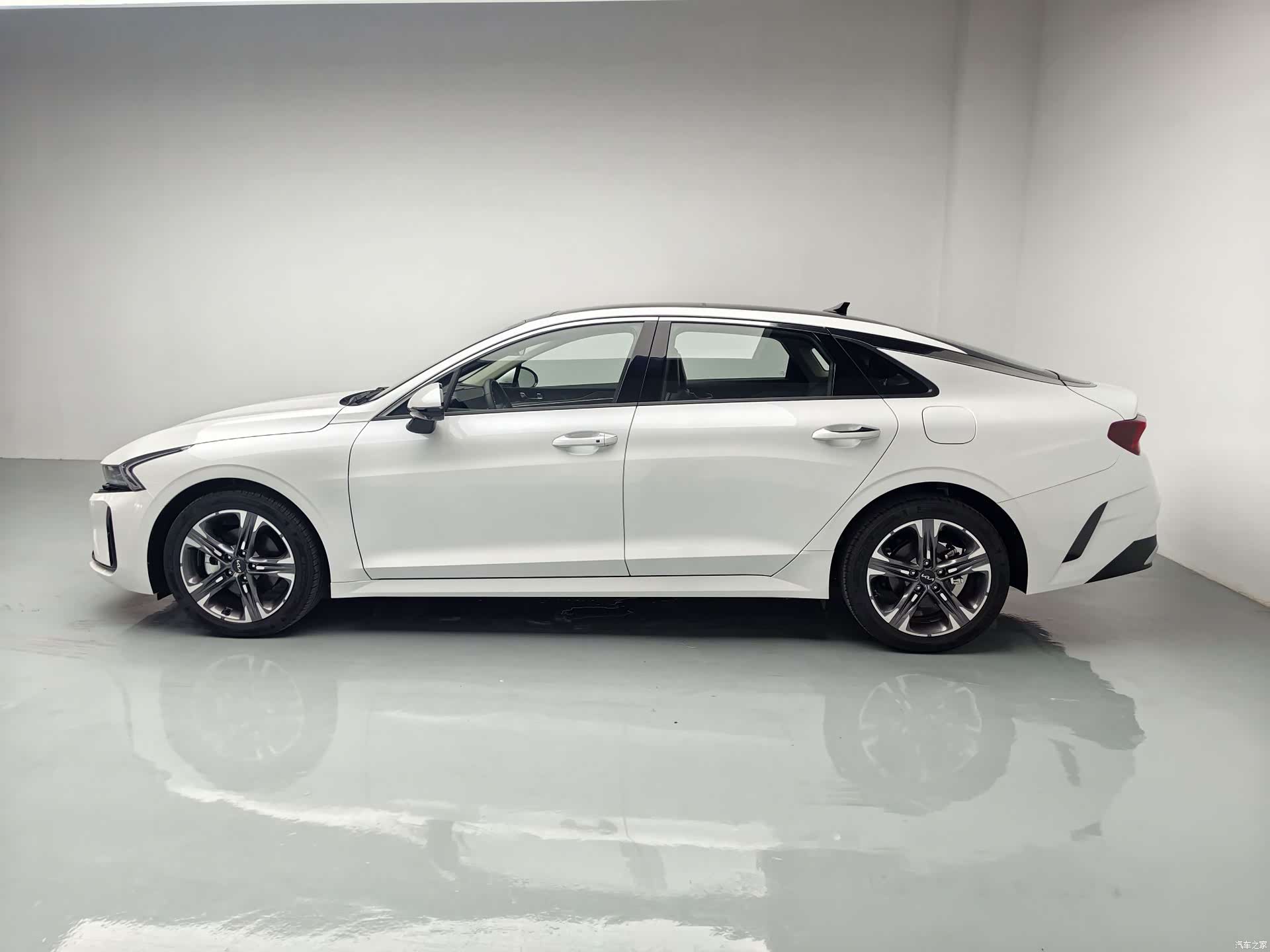 Kia K5, 2025 4