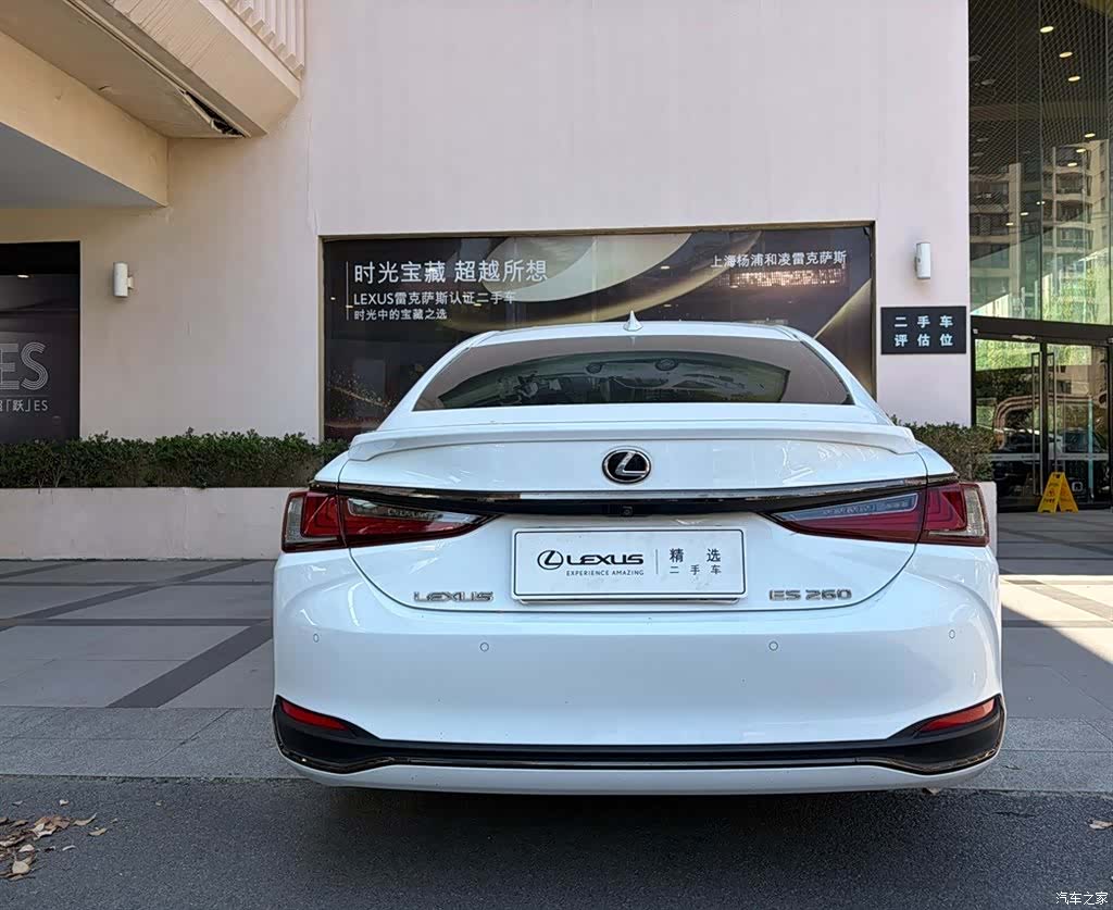 Lexus ES, 2019 4