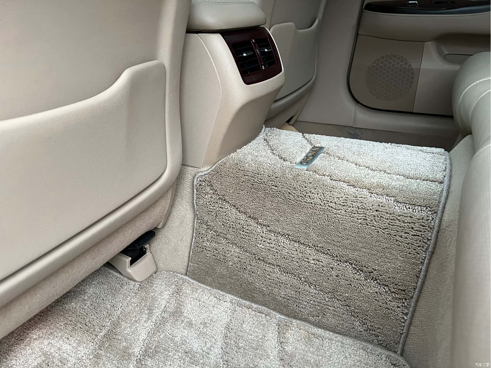 Toyota Crown, 2012 28