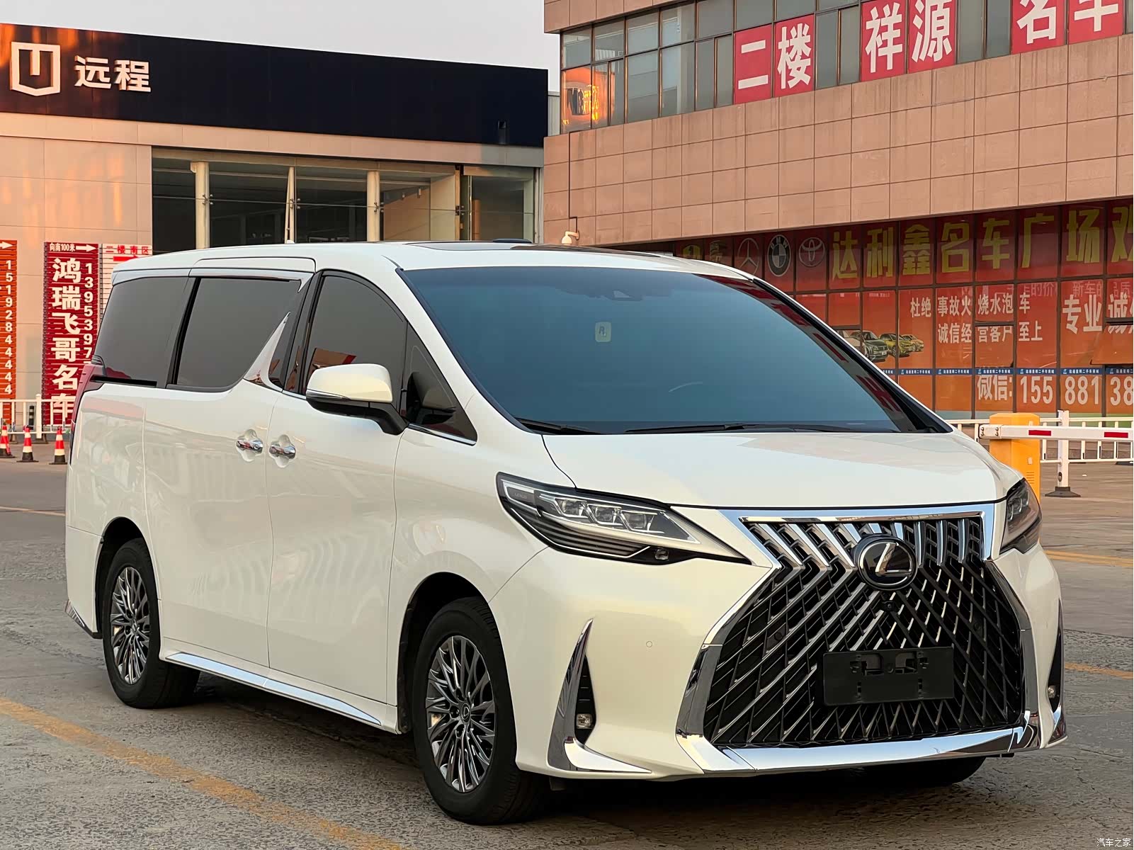 Lexus LM, 2020 3