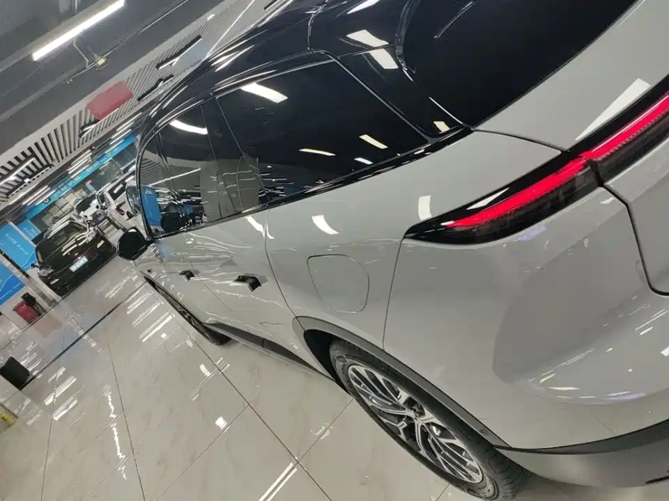 NIO ES6