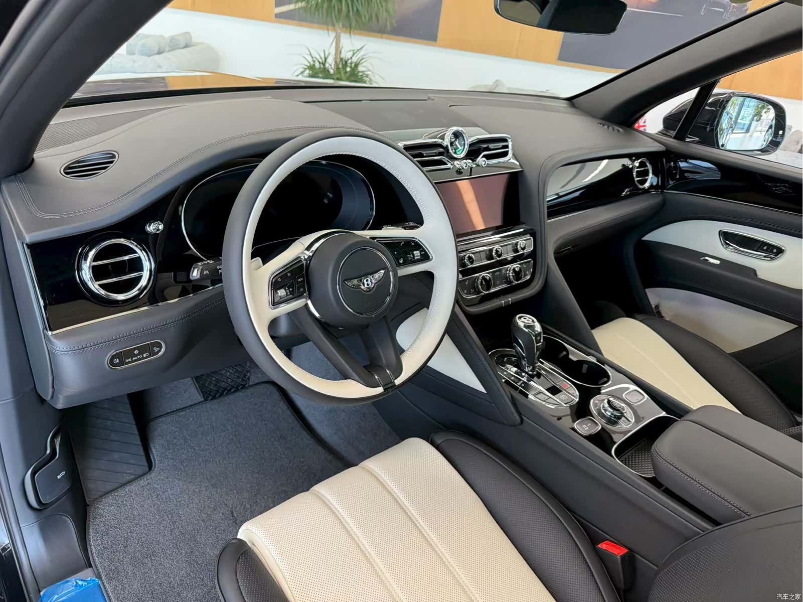 Bentley Bentayga, 1900 2