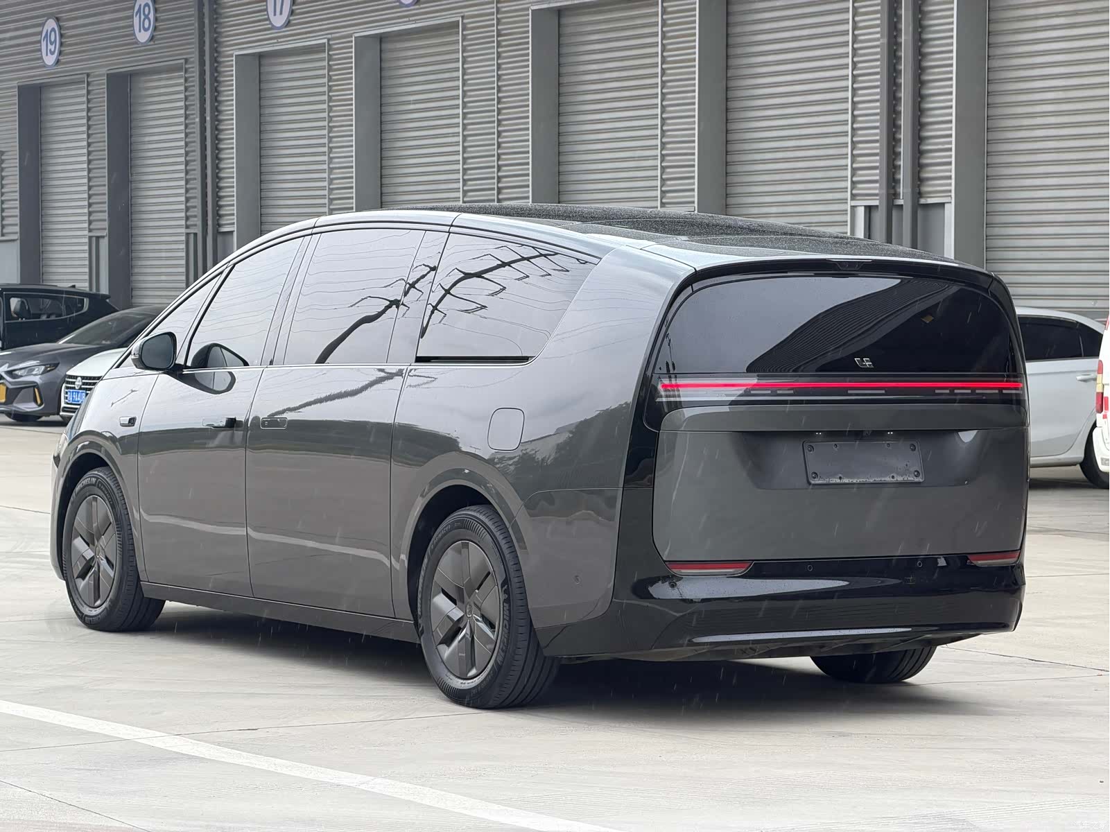 Li Auto MEGA, 2025 4