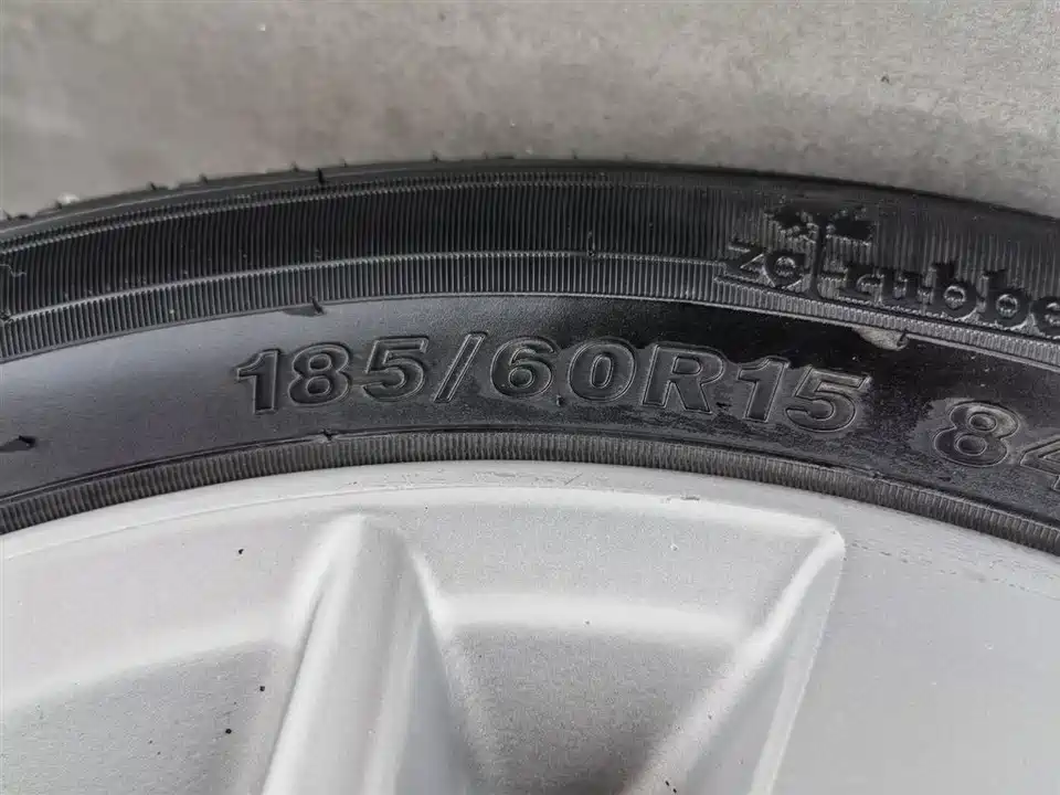 Toyota YARiS L to enjoy