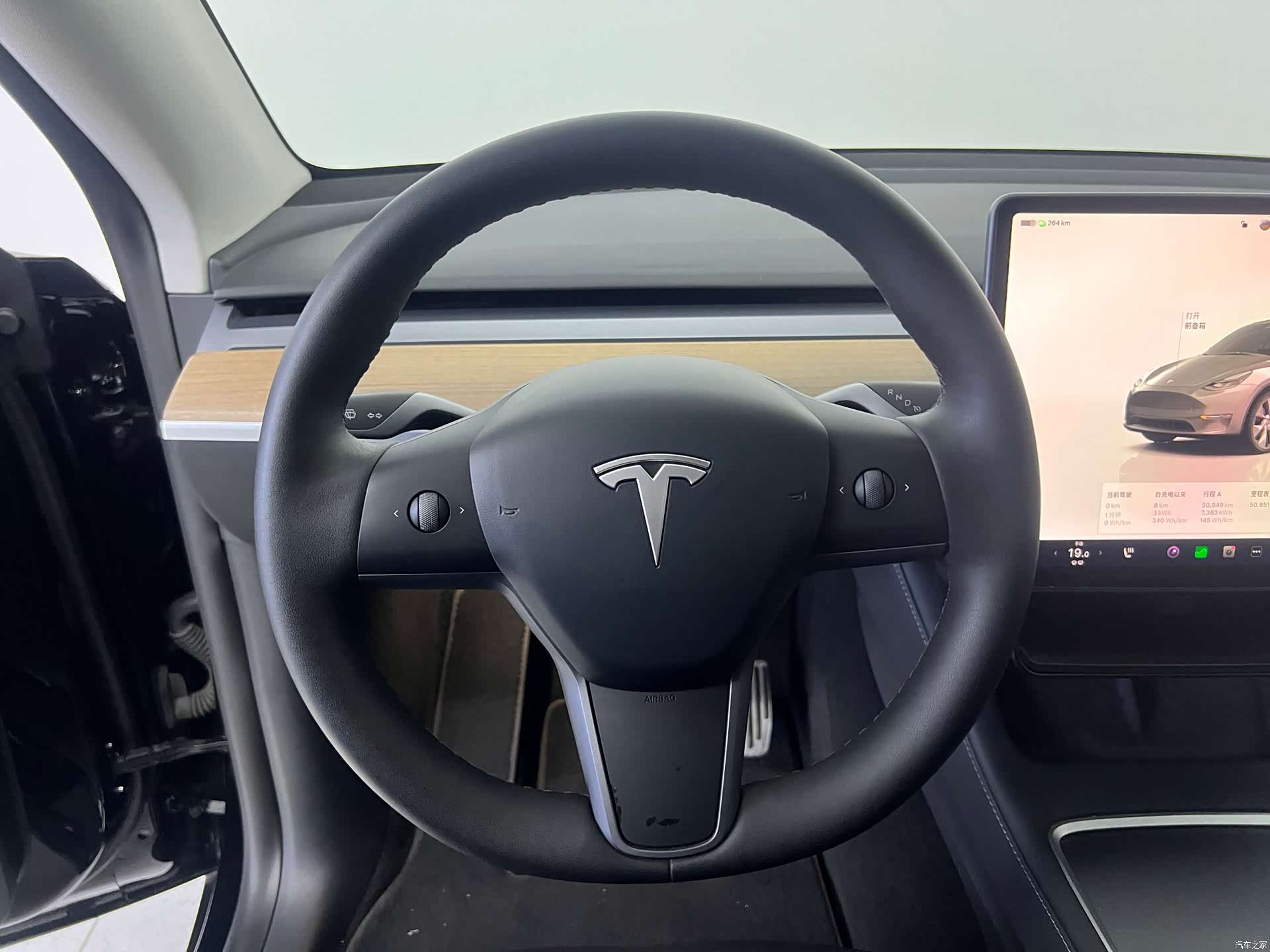 Tesla Model Y, 2023 16