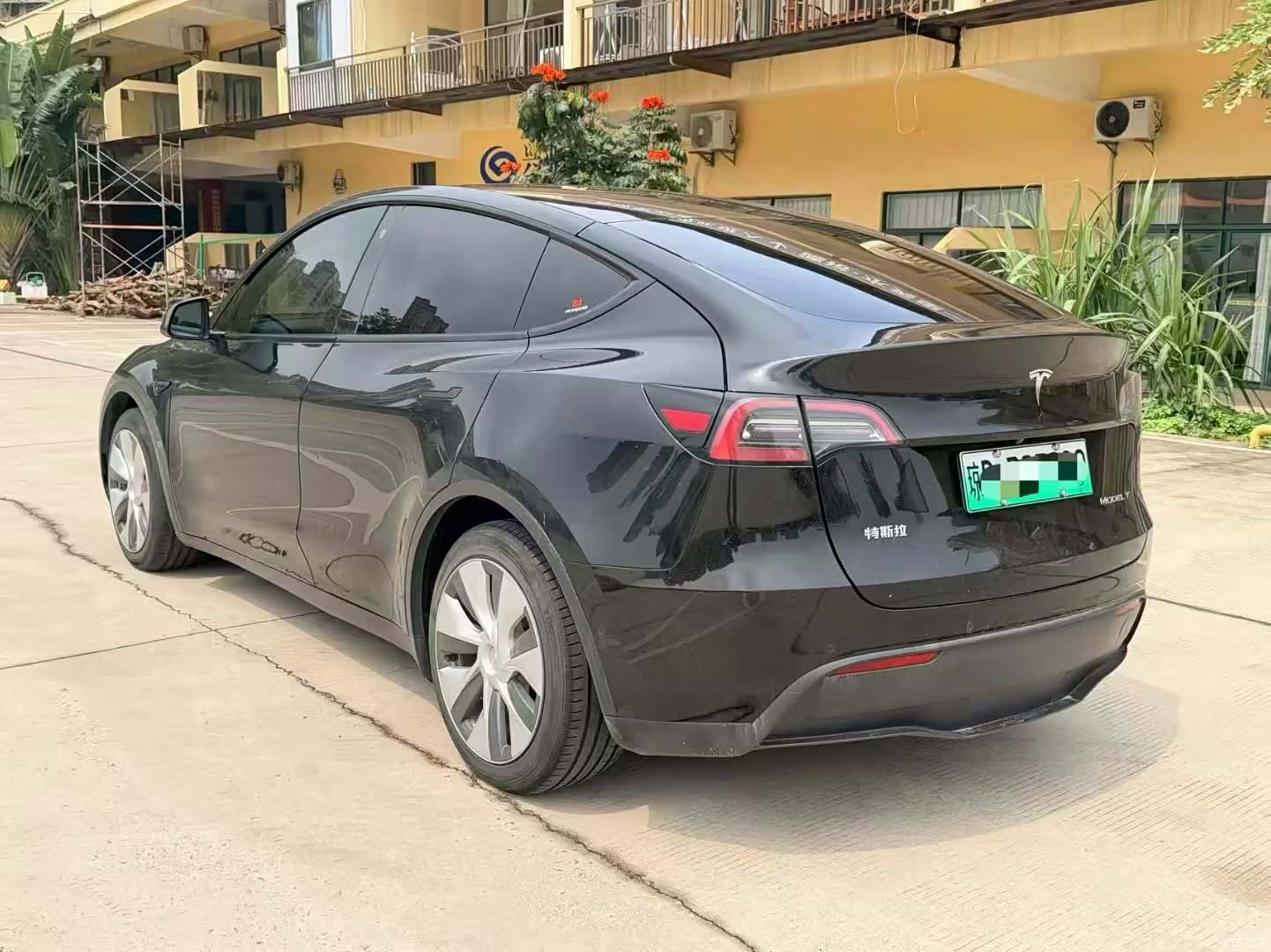 Tesla Model Y, 2021 3