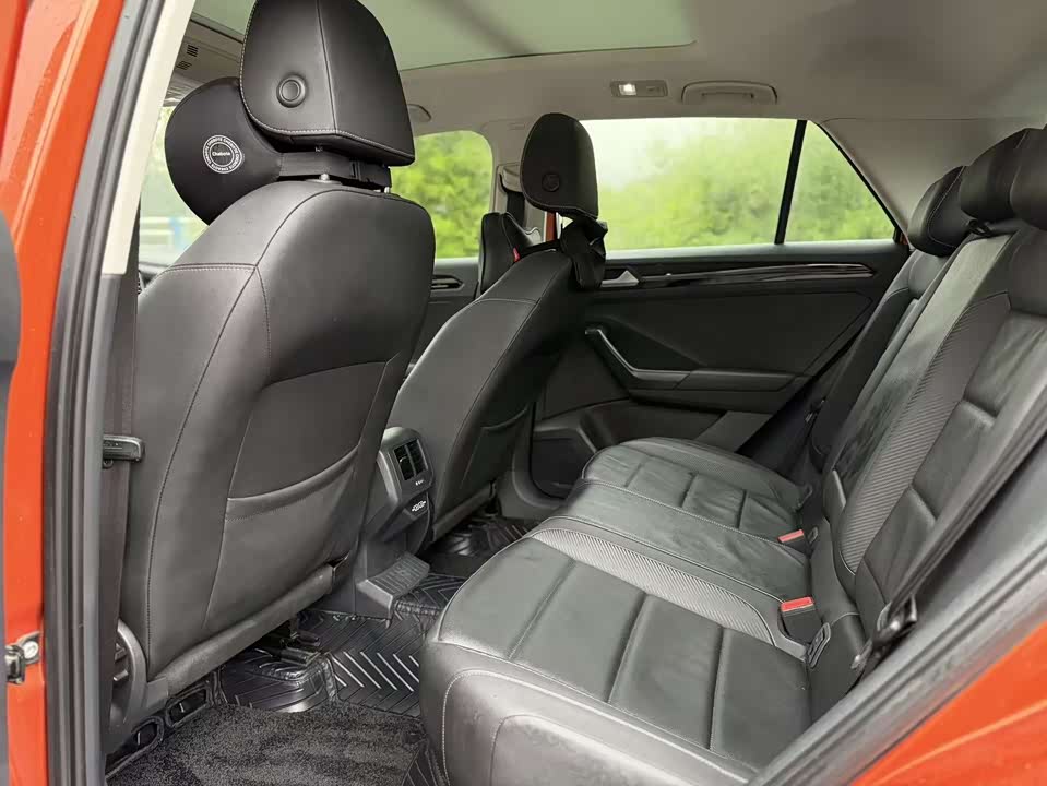 Volkswagen T-ROC exploring Songs