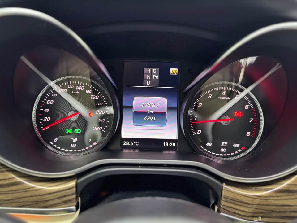 Mercedes-Benz V-class