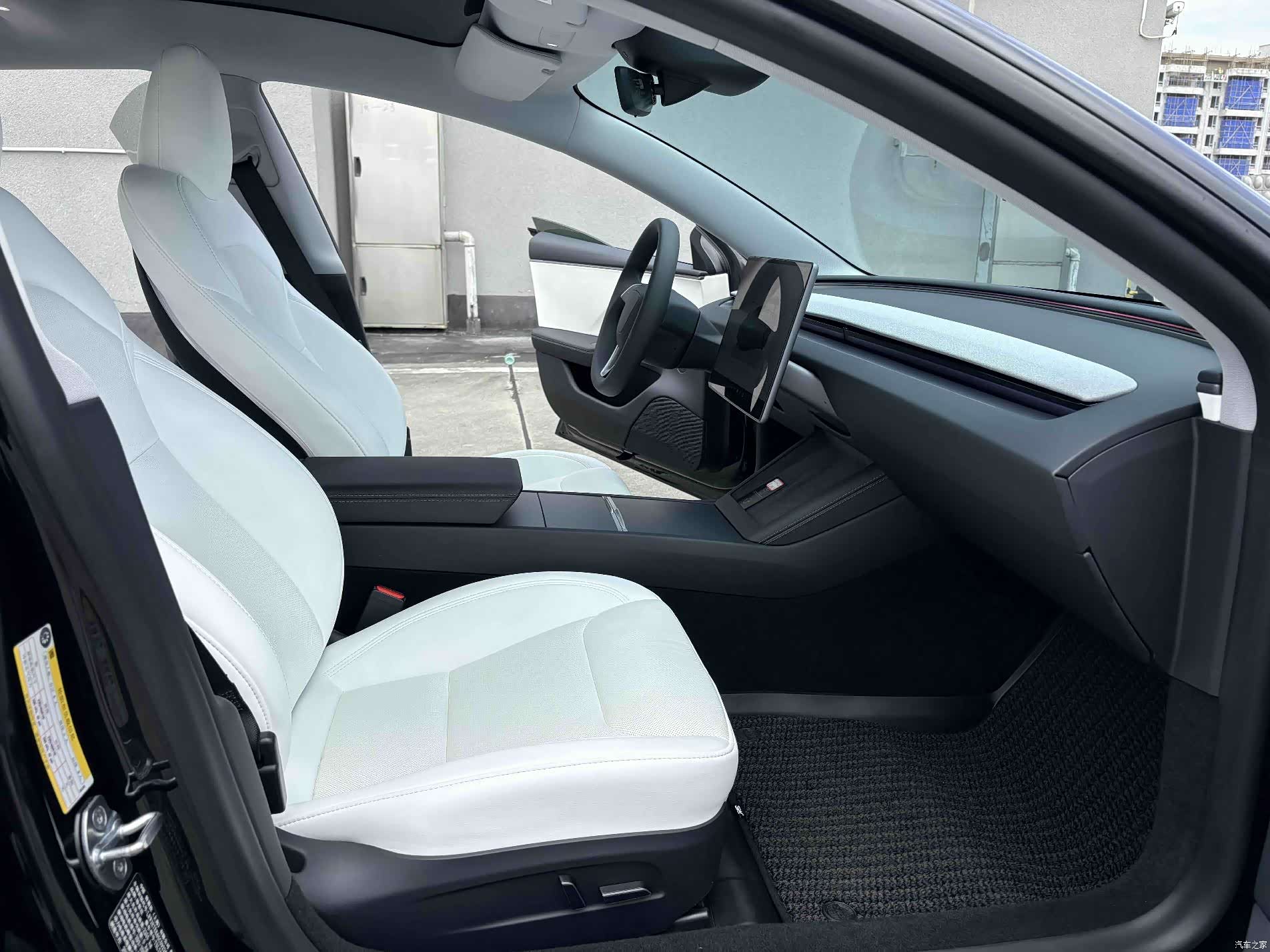 Tesla Model 3, 2025 13