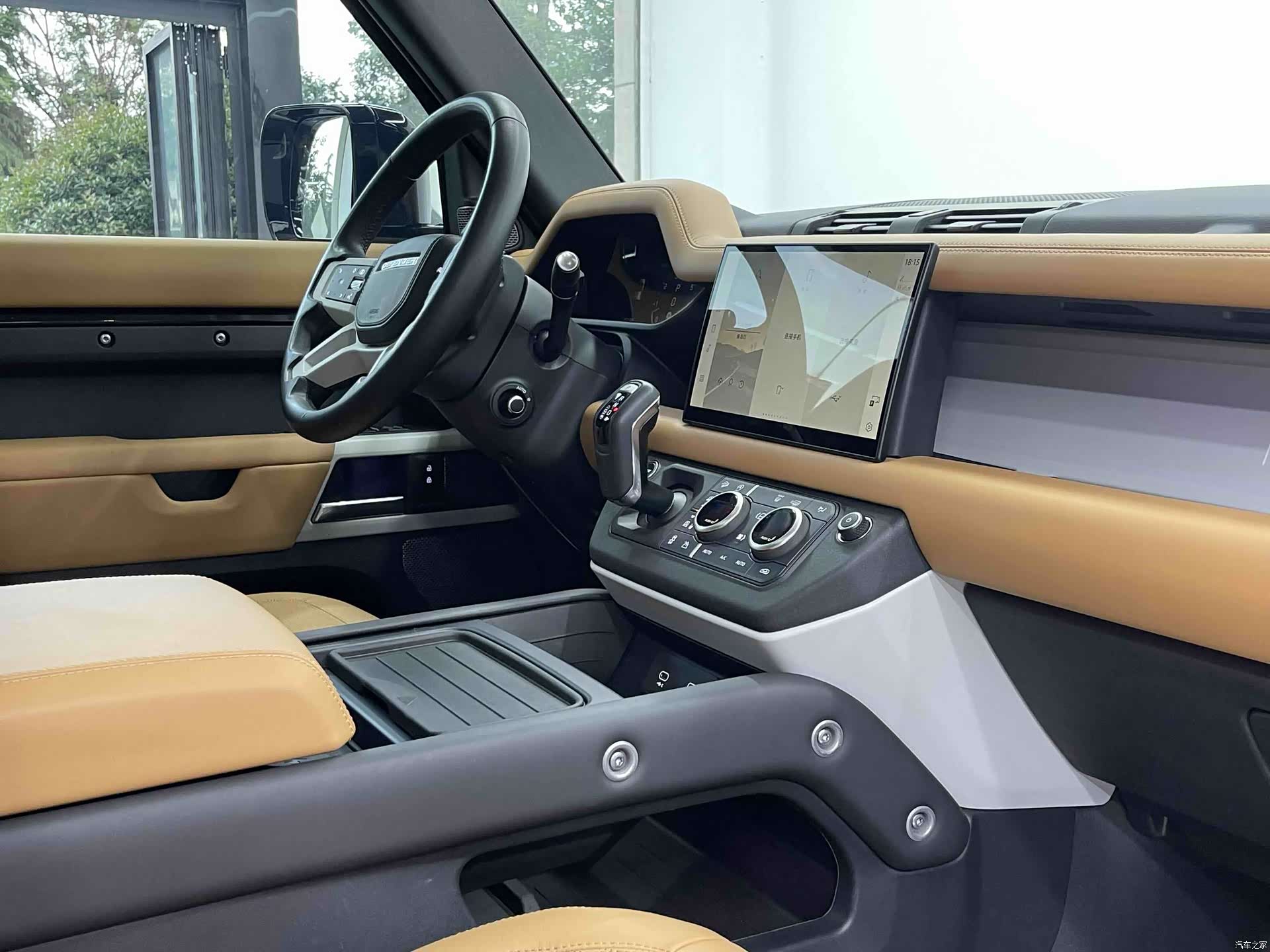 Land Rover Defender, 2024 14