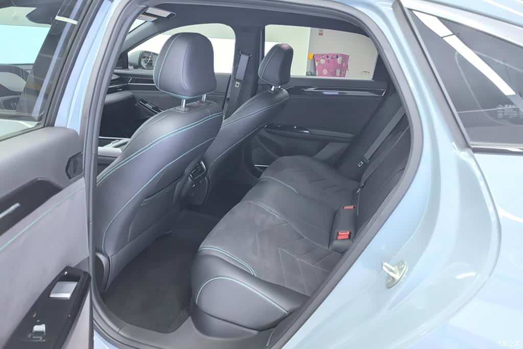 Geely Galaxy L6, 2024 11