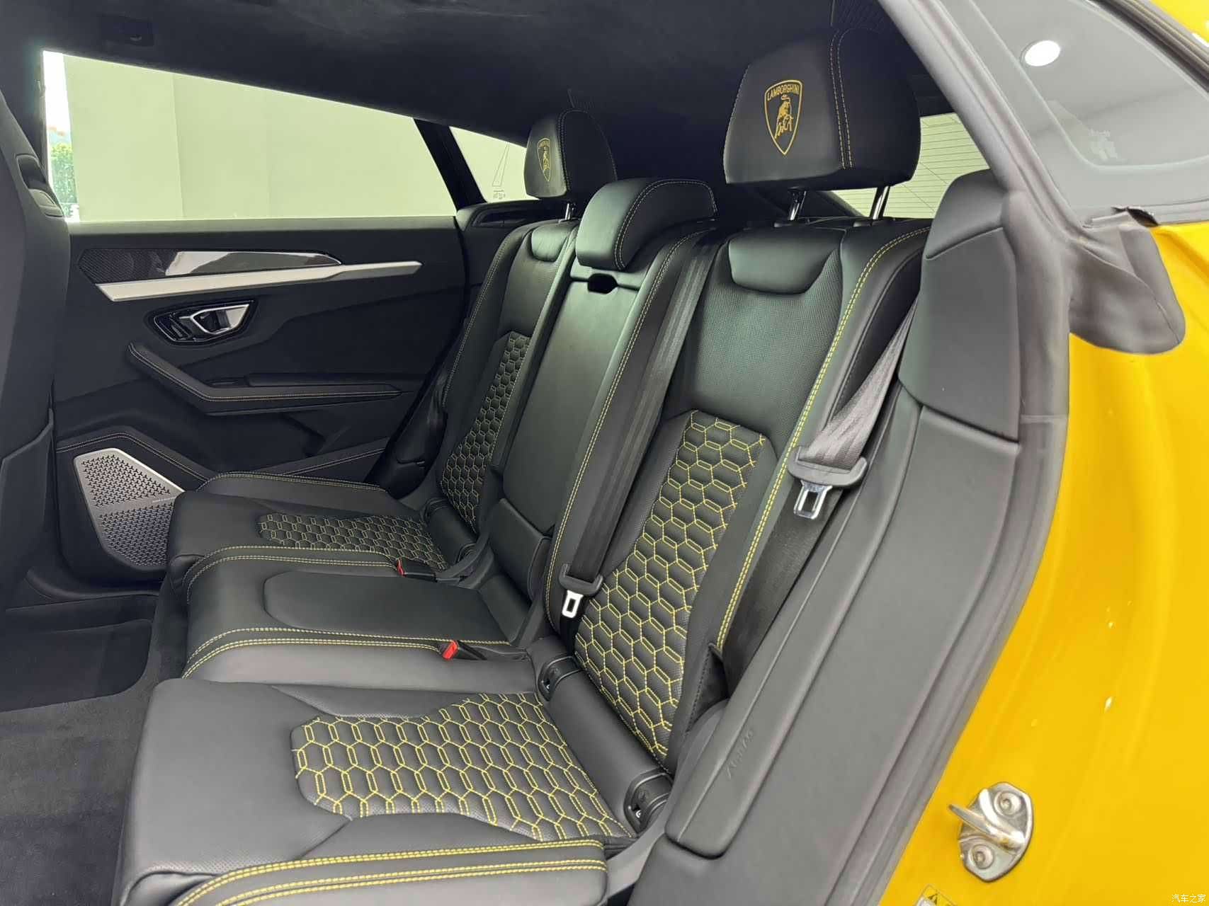 Lamborghini Urus, 2023 17